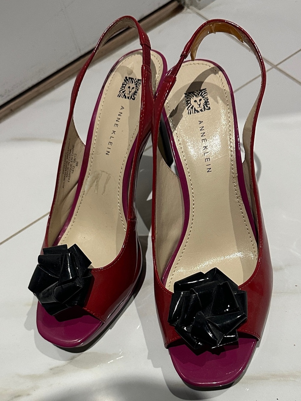 Anne Klein Peep-Toe Heels with black Floral Accent - muticoloured